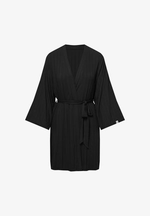 Czarna, żebrowana kimono z szerokimi rękawami i pasującym paskiem w talii. Posiada subtelną metkę na lewym rękawie.