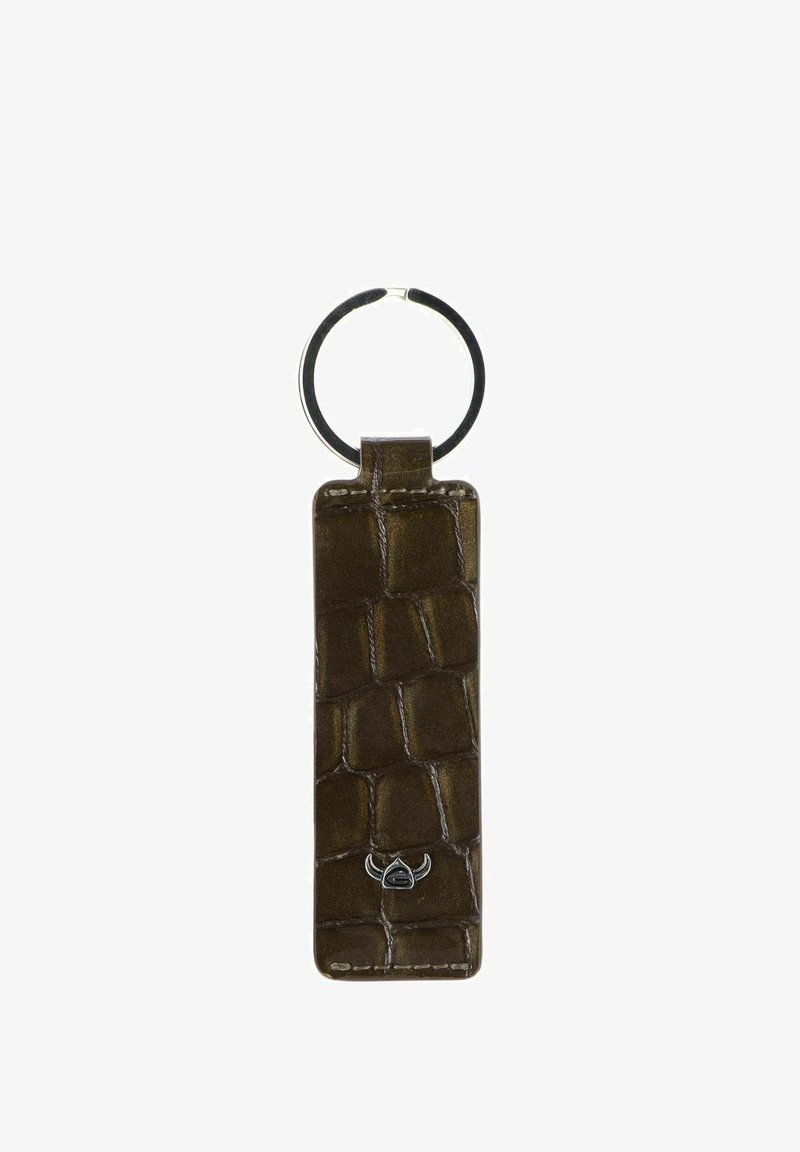Porte-clés rectangulaire en cuir marron foncé avec texture crocodile et emblème logo argenté attaché à un anneau de clé rond argenté.