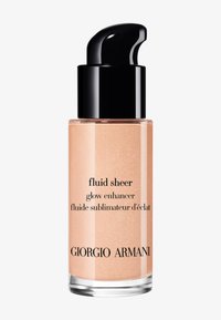 Transparent glassflaske som inneholder en ferskenfarget væske med shimmer, svart pumpefunksjon på toppen, og merket "fluid sheer glow enhancer" i svart tekst.