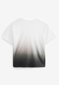 Next ALL OVER SHORT SLEEVE STANDARD - Triko s potiskem - white football flames