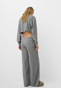Bershka Tygbyxor - grey