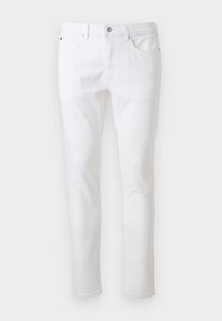Ανδρικά στενά λευκά τζιν με πέντε τσέπες, θηλιές για ζώνη και μπροστινό κούμπωμα με κουμπί και φερμουάρ σε απλό φόντο.