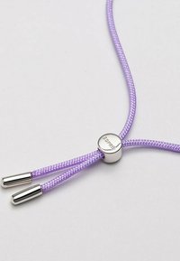 Corda viola con una texture intrecciata, dotata di un fermo metallico argento con incisione "ESPRIT" e due estremità metalliche.