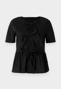 Svart topp med korte ermer og rund hals, med en sløyfedetalj foran og en smocket peplum-bunn. Glatt tekstur.