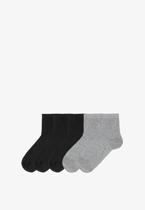 Quatre paires de chaussettes de sport en noir et gris, avec un mélange de coton doux, une hauteur uniforme et des zones de renforcement au niveau des orteils et du talon.