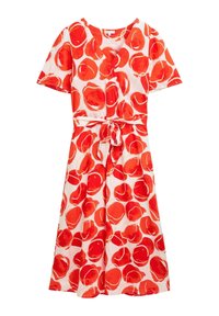 Robe à manches courtes rouge et blanche au design portefeuille, dotée d'une taille ceinturée et d'un motif de grandes formes circulaires rouges sur fond blanc.