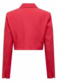 Blazer rouge court pour femme avec manches longues, épaules structurées et col classique.