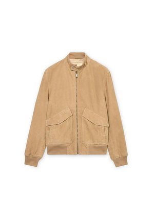 Chaqueta bomber de ante marrón claro con cremallera frontal, cuello con broche, dos bolsillos con solapa y puños y dobladillo acanalados.