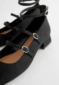 Next FOREVER COMFORT MARY JANE-REGULAR FIT - Pahkluurihmadega baleriinad - black
