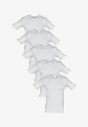 T-shirt in cotone bianco impilati in sei file, con maniche corte, colletto rotondo e superficie liscia senza motivi o grafiche.