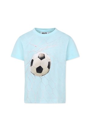 Maglietta di cotone azzurro chiaro con una grafica di un pallone da calcio bianco e nero che rompe un design di rete bianca sul davanti.
