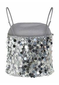 Srebrni kratki top s šljokicama sa podesivim trakama; ima glatki gornji dio i teksturirani, sjajni donji dio s okruglim šljokicama.