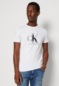 Calvin Klein Jeans DISRUPTED MONOLOGO  - Camiseta estampada - bright white