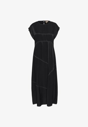 Zwarte jurk van lichtgewicht stof met een ontspannen pasvorm, kapmouwen, een keyhole-sluiting aan de achterkant en witte stikdetails die geometrische patronen creëren.