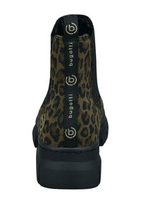 Bottines à imprimé léopard avec des côtés élastiques noirs, un tissu texturé et une semelle épaisse noire. Équipées de tirettes à logo.