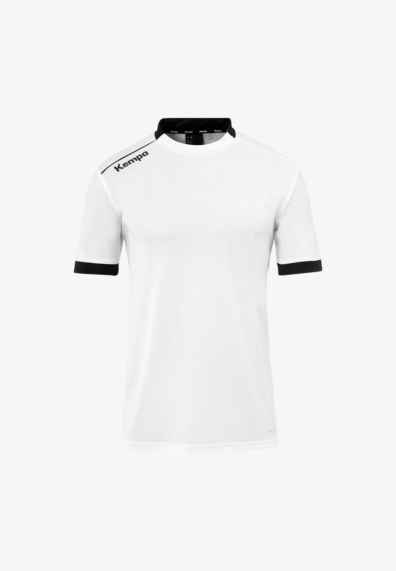 Weißes Sportshirt mit kurzen Ärmeln, schwarzem Kragen und Bündchen, mit einem schwarzen Logo auf der linken Schulter und glatter Textur.