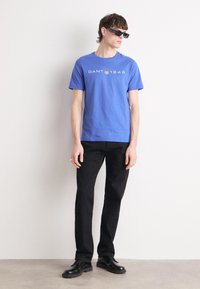 GANT PRINTED GRAPHIC - T-shirt med print - rich blue