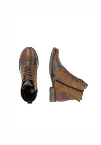 Bottes chelsea brunes avec une combinaison de cuir lisse et texturé, bout rond, laçage à l'avant et détail de fermeture éclair sur le côté.