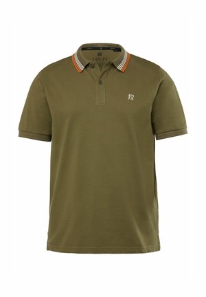 Khaki zelené polo tričko vyrobené z měkké tkaniny, s knoflíkovou légou, žebrovaným límečkem s oranžovými a bílými pruhy a malým logem.