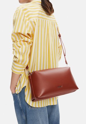Jenny, HANDBAG C-JNY-M-005-08 - Bandolera - brown
