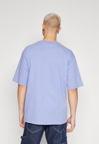 Oakley SOHO TEE - Pamata T-krekls - new lilac
