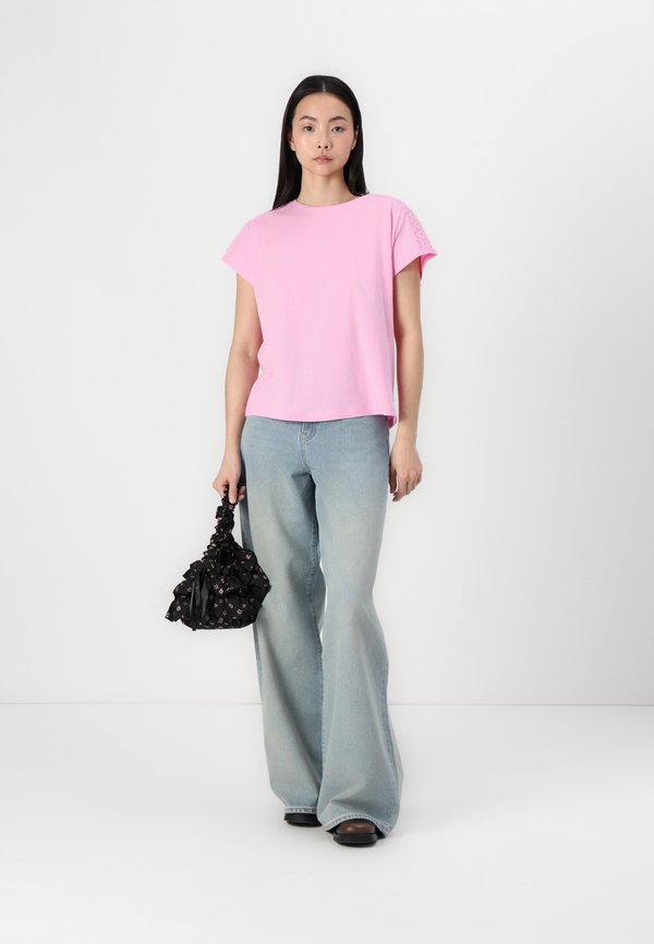 VMEMMY TAPE - Print T-shirt - bonbon2