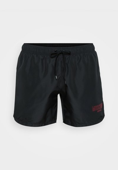 Bañador negro de tela ligera, con cintura elástica y cordón ajustable, y detalle del logo rojo "MOSCHINO SWIM".