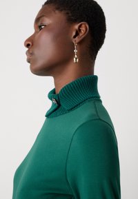 Marc Cain Topper langermet - dark jade green