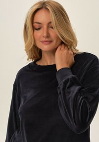 ESOTIQ SET szary