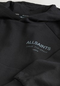 Felpa nera con cappuccio realizzata in tessuto testurizzato, dotata di tasca frontale, cappuccio con cordoncino e logo stampato in azzurro: "ALLSAINTS LONDON."