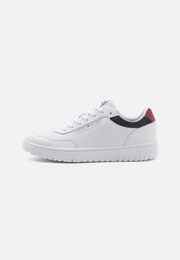 BASKET CORE LITE - Matalavartiset tennarit - white