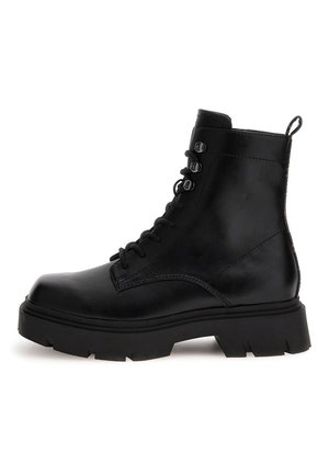 Botte de combat en cuir noir avec semelle crantée épaisse, devant à lacets avec œillets métalliques, design montant à la cheville et languette à l'arrière.