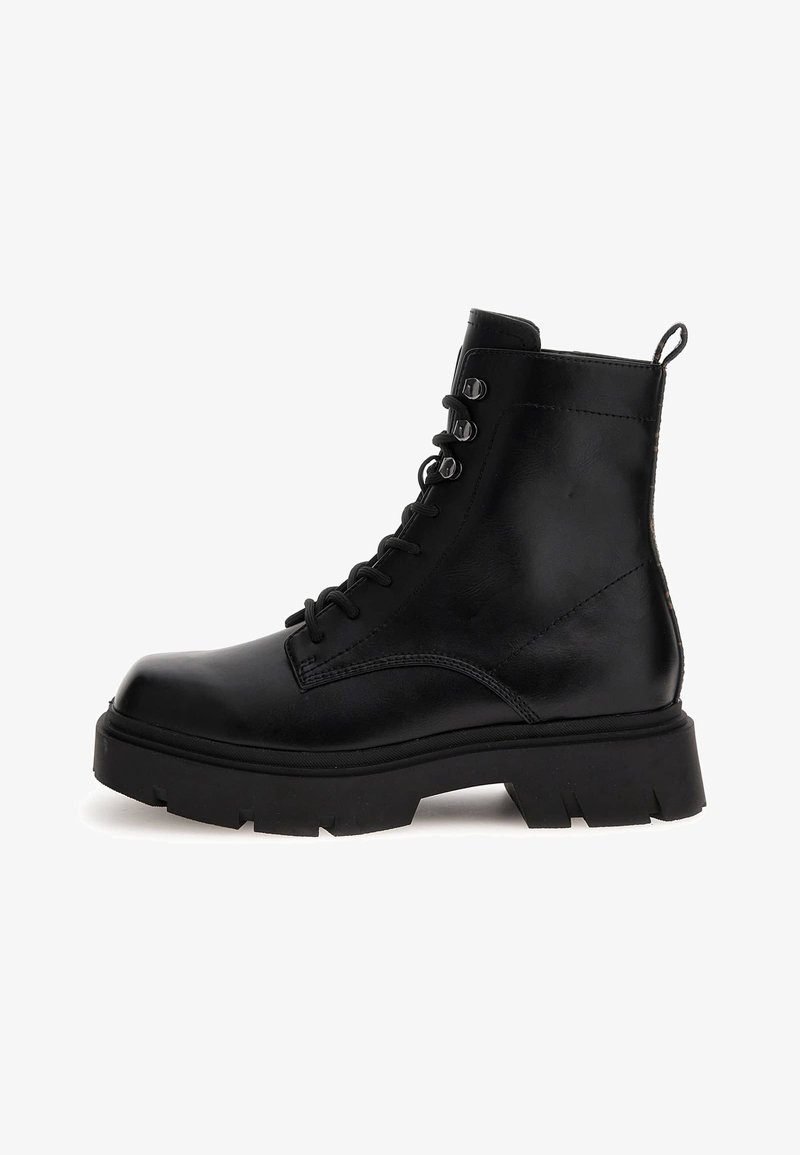 Botte de combat en cuir noir avec semelle crantée épaisse, devant à lacets avec œillets métalliques, design montant à la cheville et languette à l'arrière.