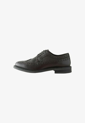 Pantofii oxford din piele neagră cu suprafață texturată, având un design cu șireturi și perforații decorative pe margini. Siluetă clasică.