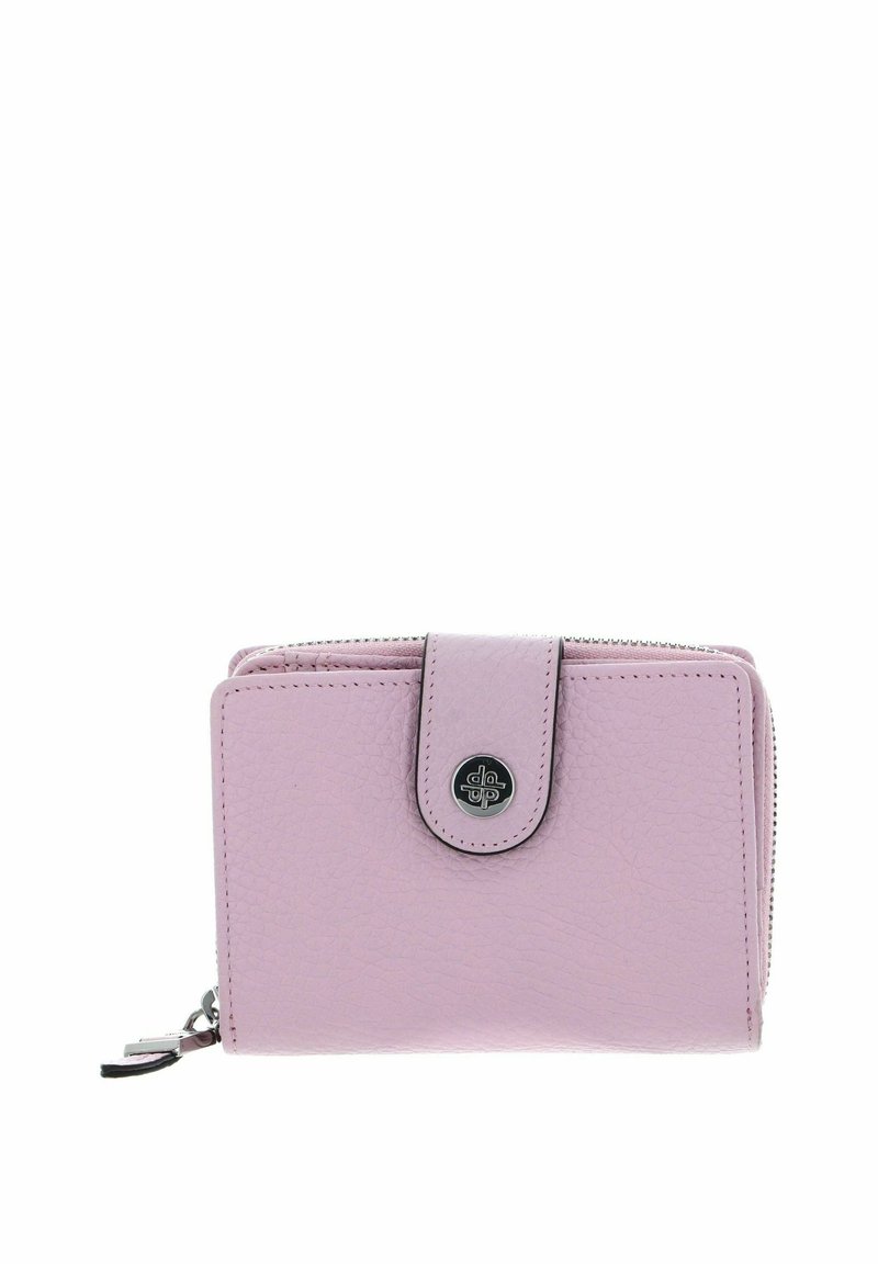 Portefeuille en cuir rose avec une surface texturée, équipé d'une fermeture pression et d'une fermeture éclair argentée. Le logo est visible à l'avant.