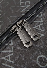 Valentino Bags ZEFIR - Saco de viagem - nero/multicolor