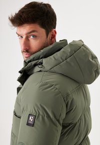 Thumbnail Image 3