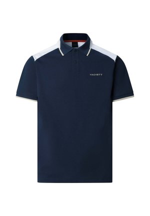 Polo blu navy con pannelli bianchi sulle spalle, bordatura beige su collo e maniche, e logo "Hackett" sul petto.