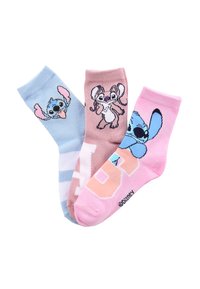 Trzy pary skarpetek: niebieskie z grafiką Stitcha, różowe z grafiką Stitcha i Anioła oraz w paski niebiesko-białe z wzorem liter.