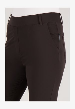 Zwarte rekkende broek met een gladde textuur, een slim fit en een zijzak met een labelaccent op de tailleband.