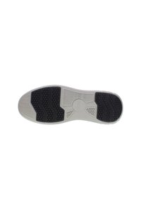 Weiße Sneaker-Sohle mit einer strukturierten Gumm Oberfläche; verfügt über Zickzack- und hexagonale Muster in Schwarz für verbesserten Grip.