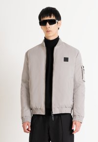 Non sélectionné, clay