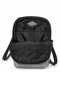 Borsa a tracolla in tessuto grigio con interno nero, chiusura con zip, tracolla regolabile e una tasca interna con bordi elastici.