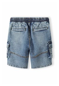 Denimske kratke hlače v svetlo modri barvi z elastičnim pasom, dvema zadnjima žepoma in stranskima cargo žepoma. Imajo gladko teksturo in kontrastne šive.
