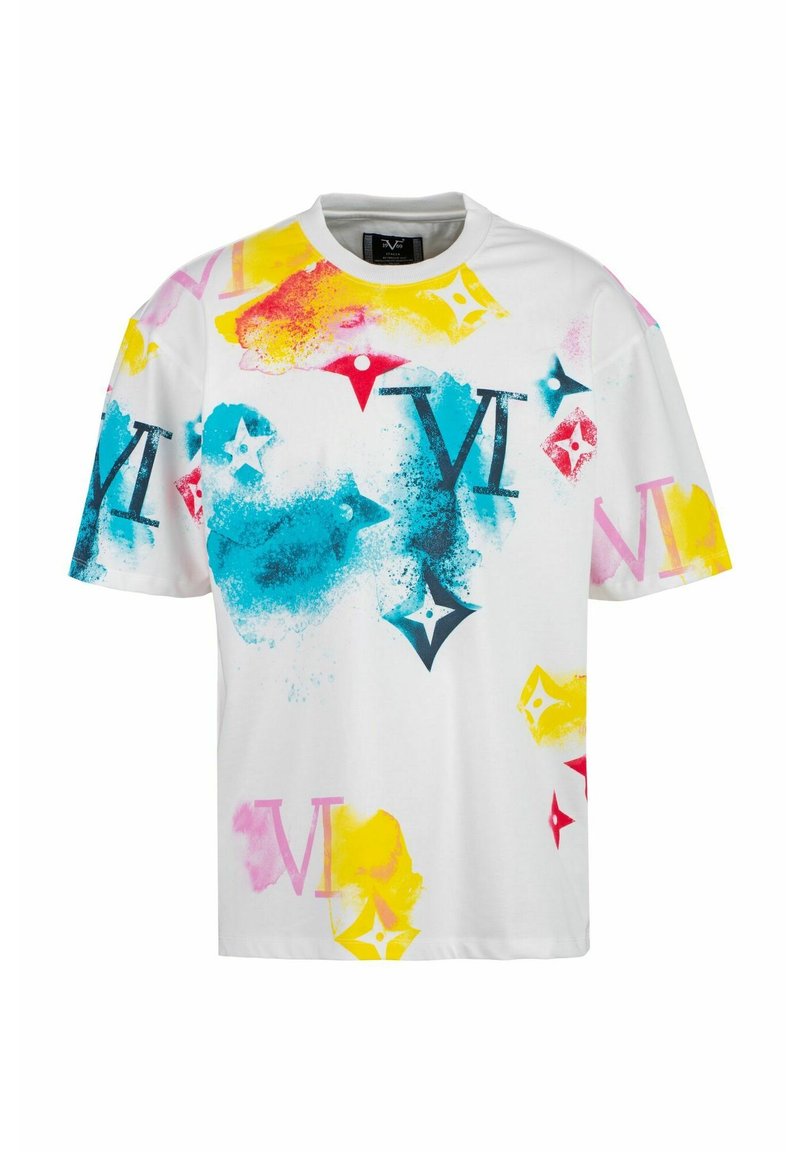 Korte mouwen witte t-shirt met kleurrijke abstracte spetters in blauw, geel, roze en rood, met herhaalde "V"-logo's in verschillende maten.