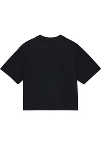 Svart oversized t-shirt med korta ärmar, rund halsringning och en slät bomullstextur. Inga ytterligare mönster eller detaljer synliga.