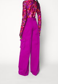 Veronica Beard Cargobyxor - pink