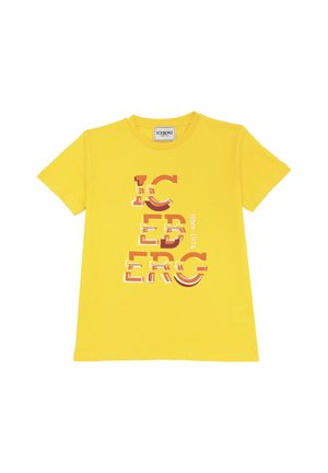 T-shirt in cotone giallo con tipografia audace e sovrapposta in rosso e arancione, che mostra la parola "ICEBERG" e "dal 1974".