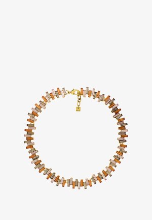 Collana geometrica composta da segmenti rettangolari nelle tonalità dell'arancione, rosa e oro. Chiusura con moschettone dorato e targhetta con marchio.
