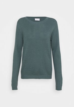 Pull en maille vert pâle, avec manches longues, encolure ronde, tissu texturé, ourlet et poignets à côtes.